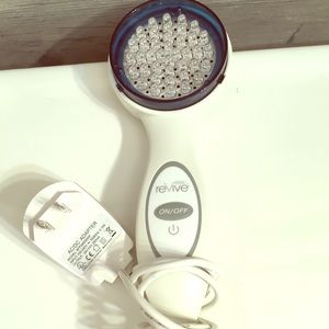 REVIVE LIGHT Skin Therapy